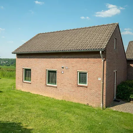 Detached In Reevallis