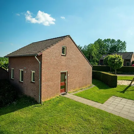 Detached In Reevallis بيت للعطل